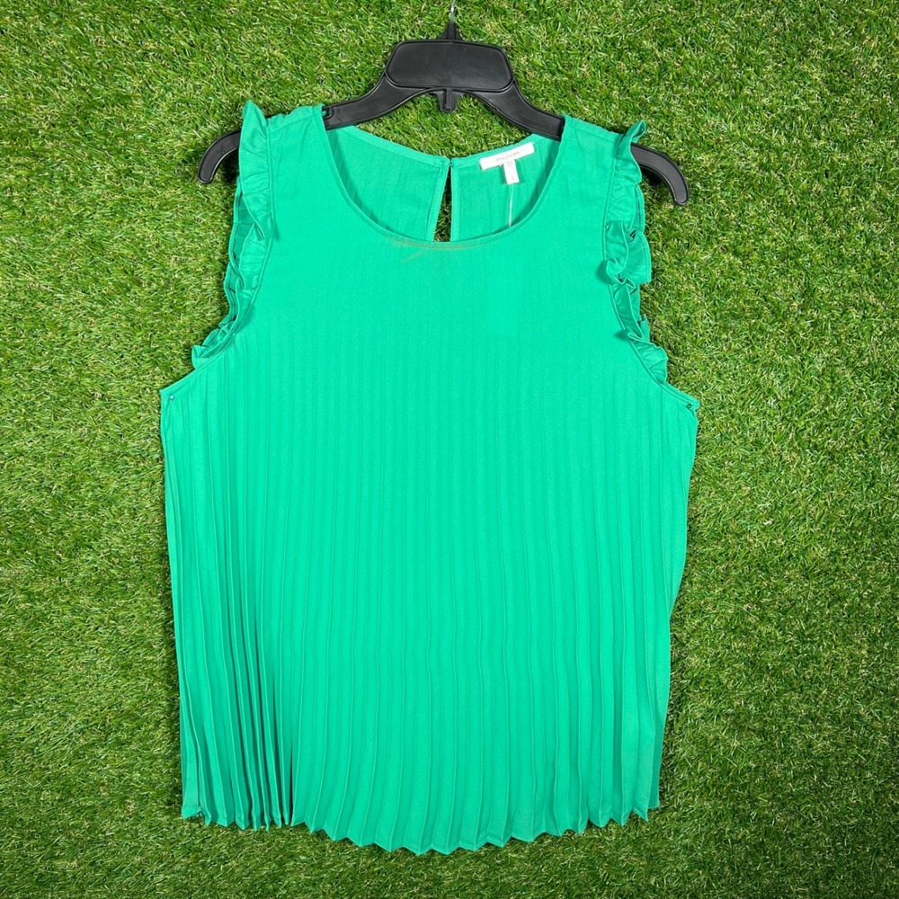 Maurices Womens Large Green‎ Pleated Ruffle Sleeveless Blouse Keyhole Back NWT
